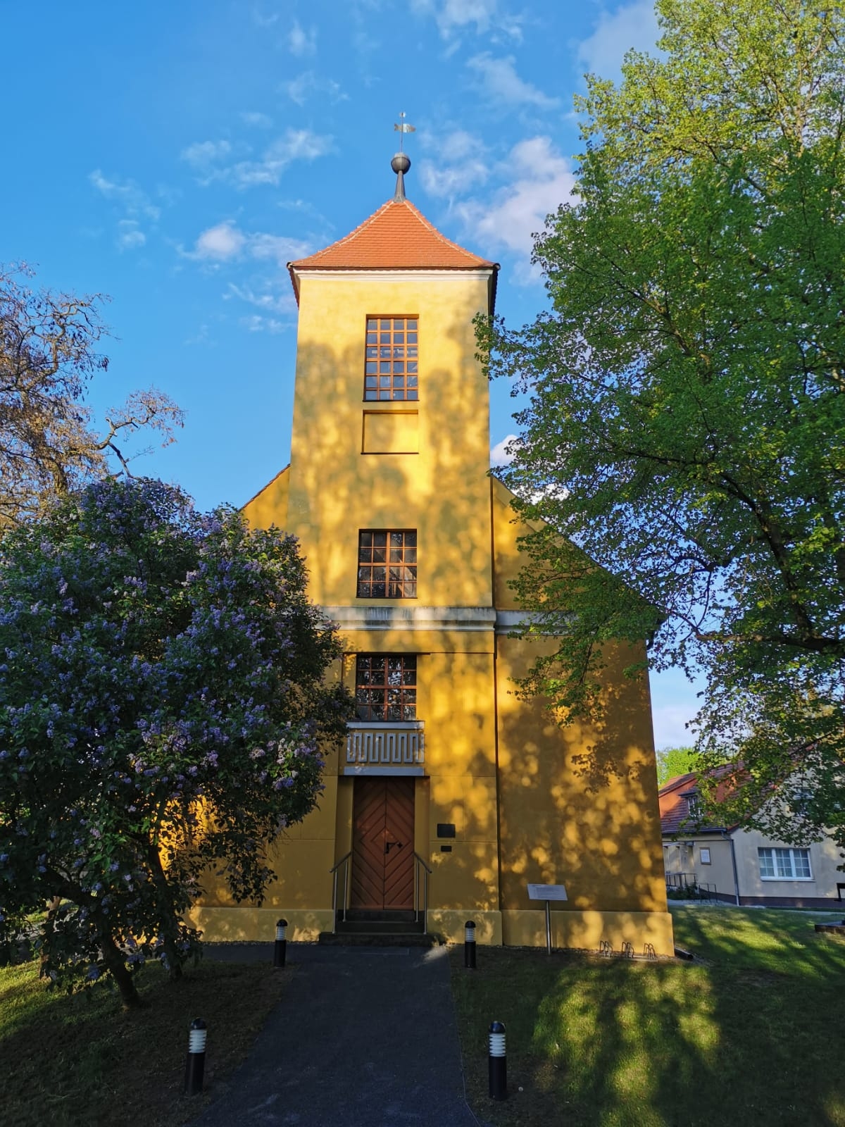 Kirche Flieder